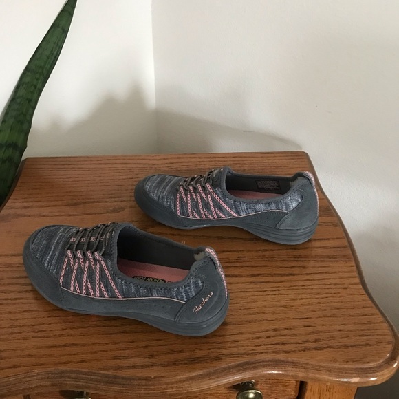 Skechers Memory Foam Woman’s Shoes - Picture 6 of 7